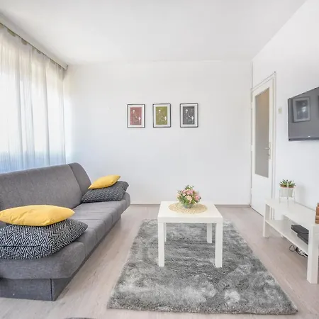 Apartment Nina *